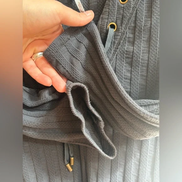 Free People Ice Cold Lace Up Grommet Ribbed Knit V-Neck Shirt Top Chic Blouse - Picture 16 of 16